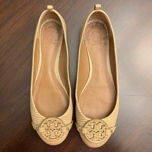 Tory Burch tan leather flats - size 8m